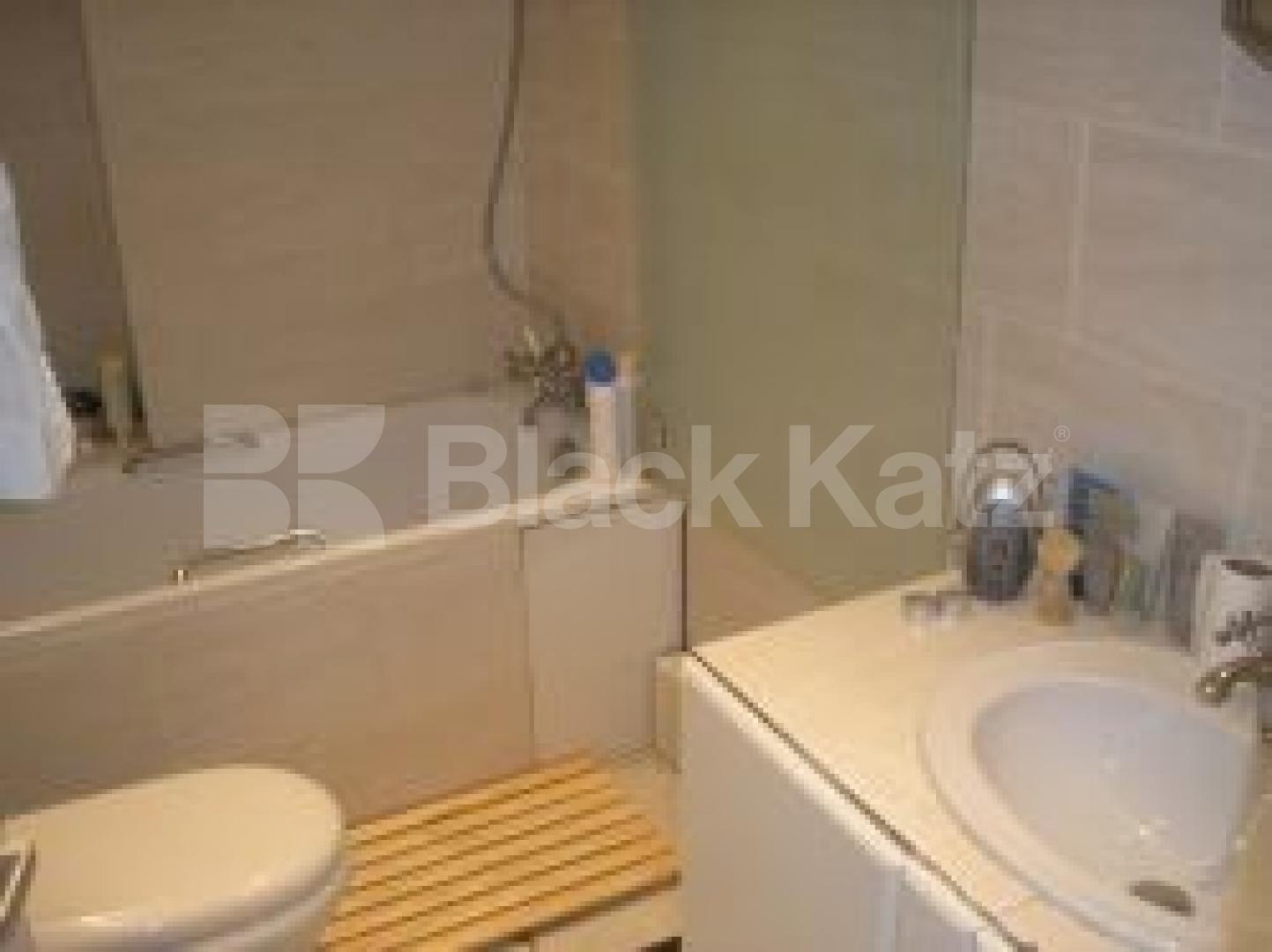 			1 Bedroom, 1 bath, 1 reception Flat			 Ashmore Road, MAIDA VALE W9